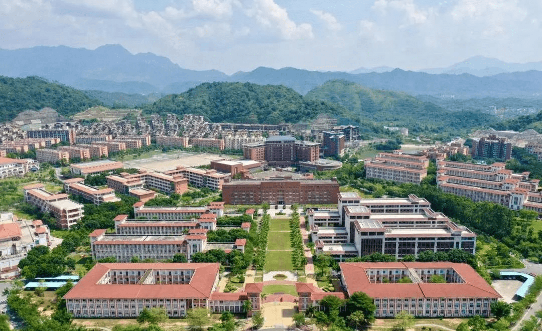 惊广东这些大学竟然这么偏僻上学就如与世隔绝