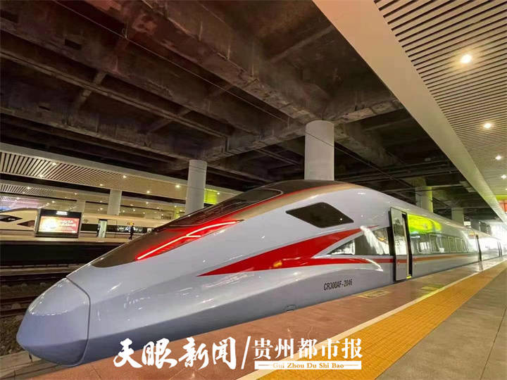 “省内游”火爆 ，贵阳北增开18趟高铁列车