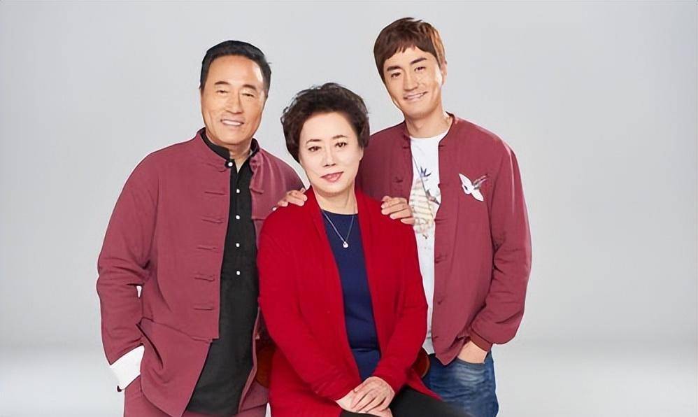 65岁杨立新家中低调庆生!