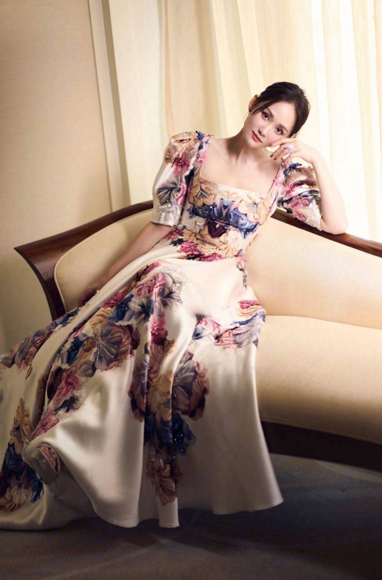 陈乔恩花朵礼服优雅时尚写真_陈乔恩_礼服_花朵