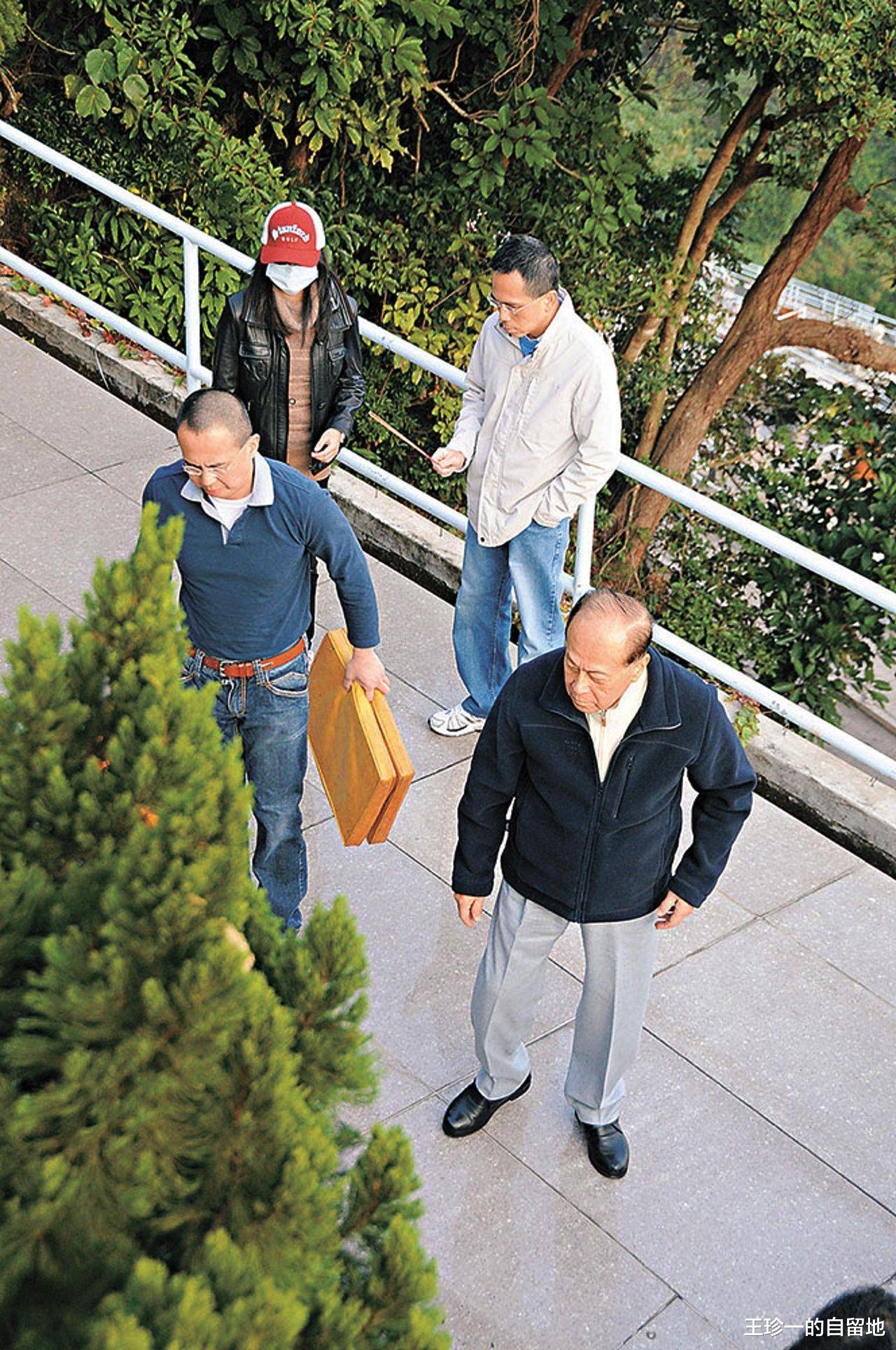 孙女,24岁身家700亿,李嘉诚用一生努力成就了她_李泽钜_李燕宁_李思德