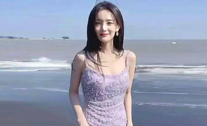 李一桐海边度假照曝光被指形象反差太大还是那个笑容甜如初恋的女神吗