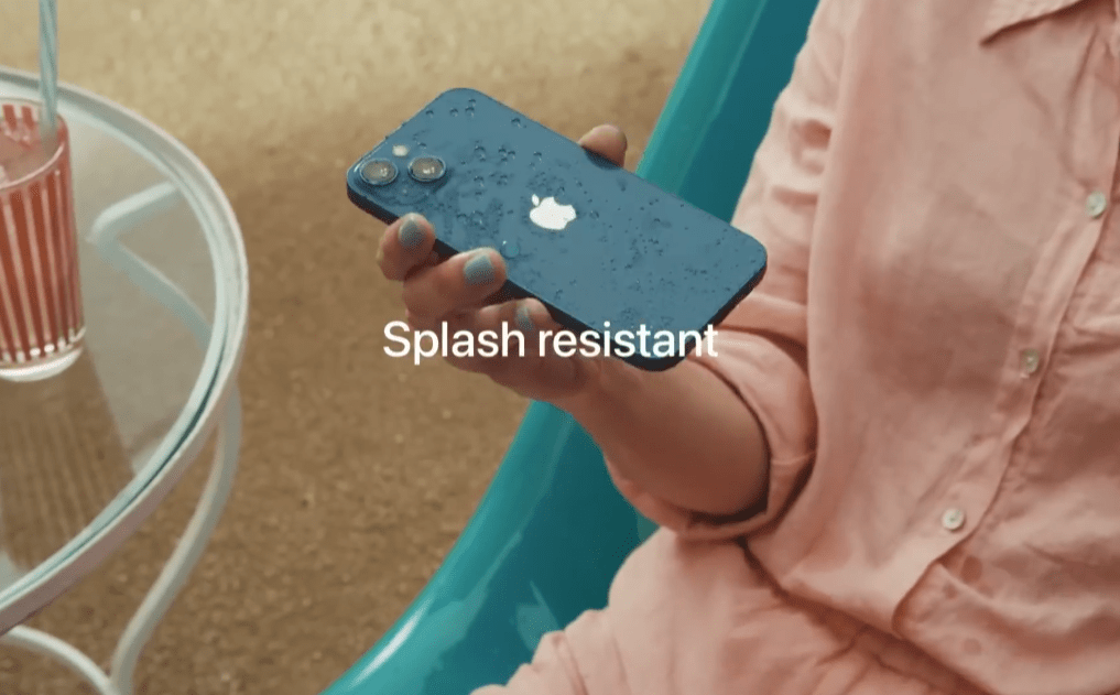 苹果放出两段视频：展示iPhone 13系列防溅和防摔特性