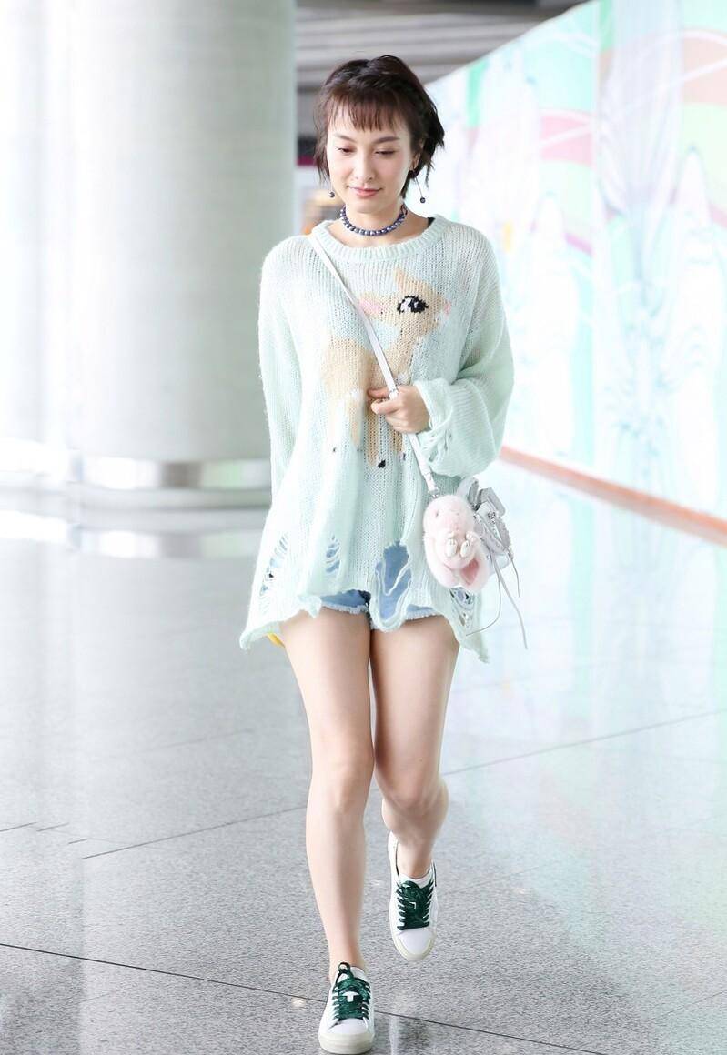 原创曾经土气有小粗腿的女星吴昕周冬雨和沈月如今个个成功翻盘