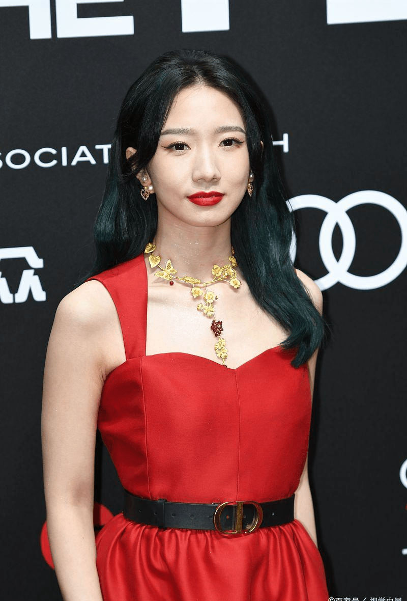 新生代歌手孟美岐,漂亮又有才艺_衬衫_语言_笑容