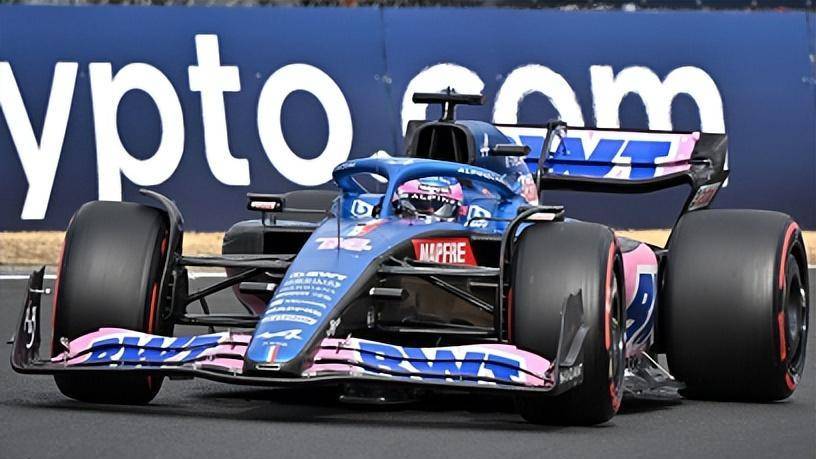 "阿隆索的f1生涯始于2001赛季的米纳尔迪车队.