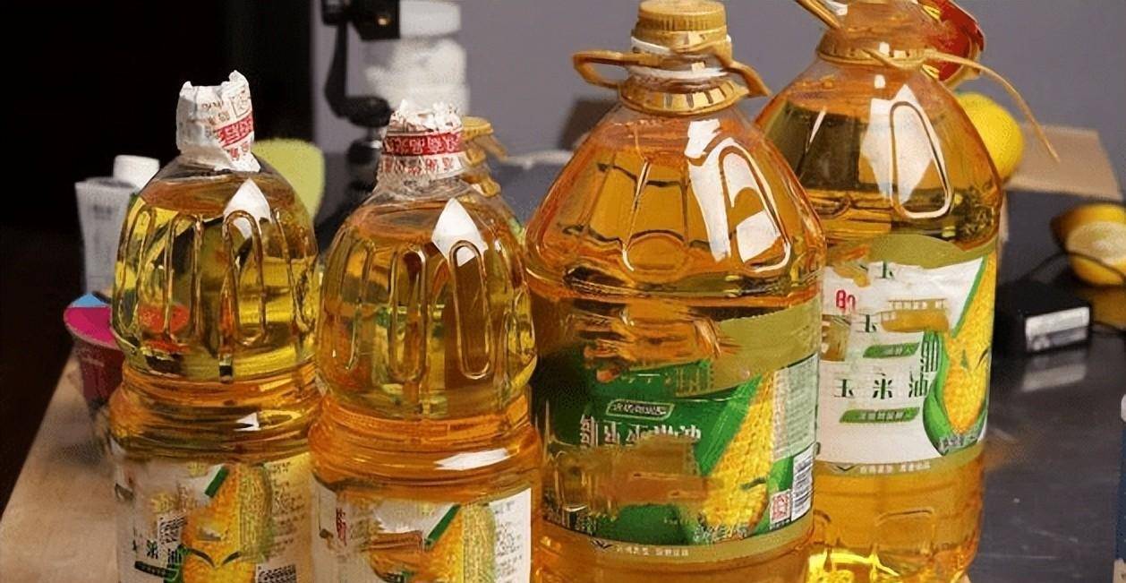 才知道吃这2种食用油比吃地沟油更伤身体快告诉老人别吃了