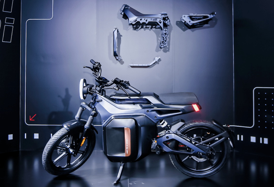 小牛电动发布全场景跨界机能座驾sqi,掀两轮电自跨骑风暴_搜狐汽车