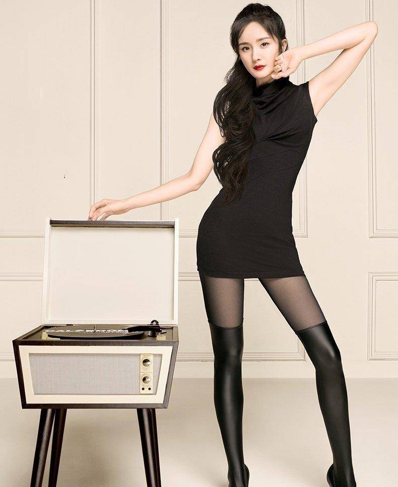 一件简约奶油色半身裙,时尚设计好胆大_颜色_职场_衬衣