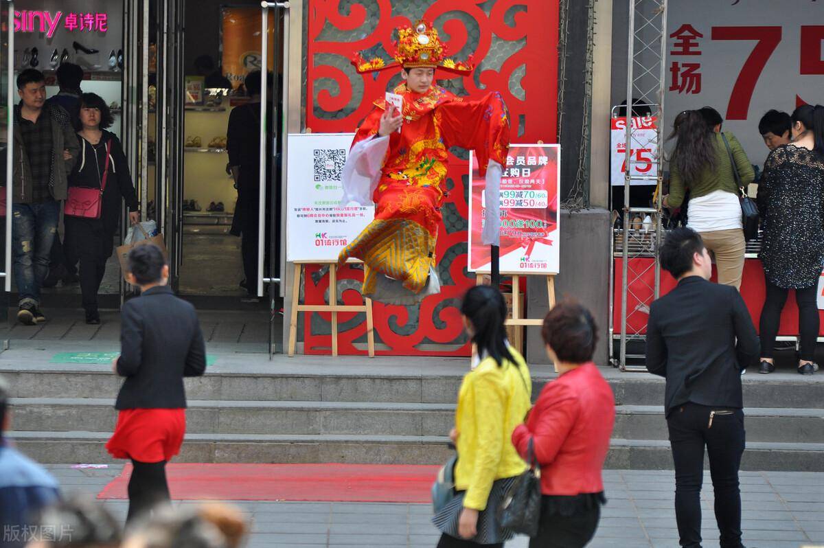 年关将近，进城的农村老人，千万不要接受别人的“礼物”去听课