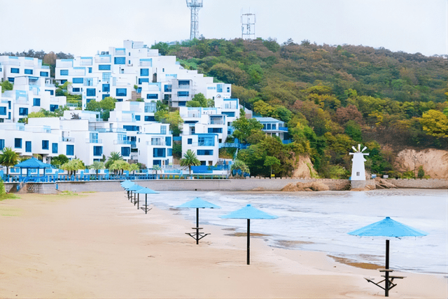 浙江这一座岛,还藏有一座蓝白小镇,超美!_舟山_沙滩_房子