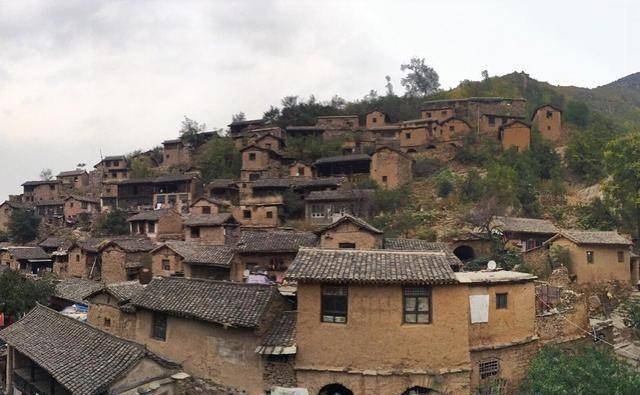 藏在太行山深处的古村，拥有50多座独立院落，远观很像布达拉宫