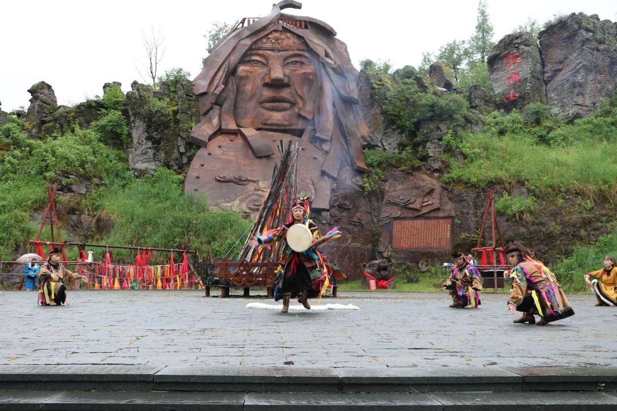 第四届鄂伦春民俗文化节于8月14日隆重举行