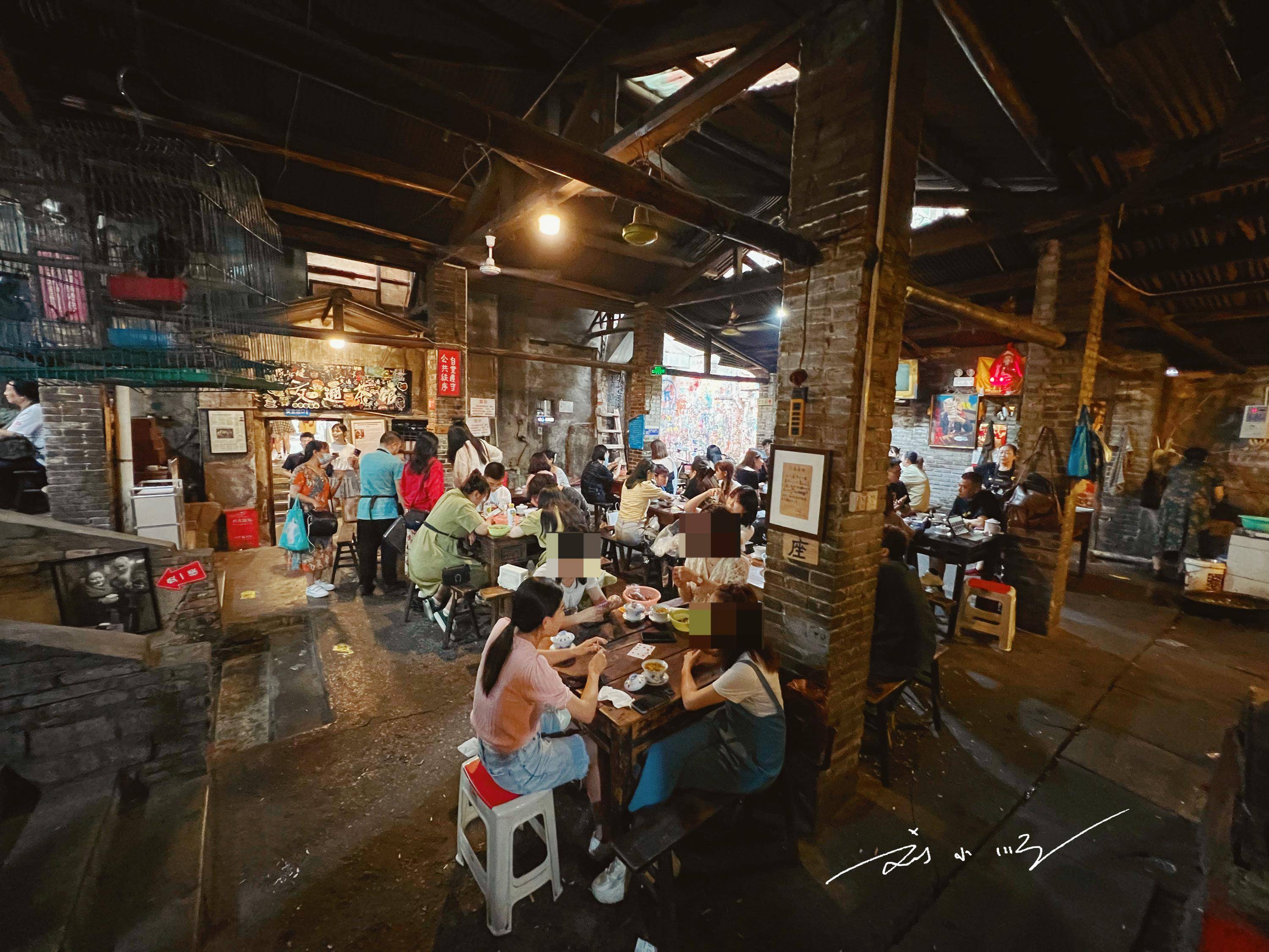 重庆著名的“网红茶馆”，太多游客去打卡，几乎已经见不到本地人