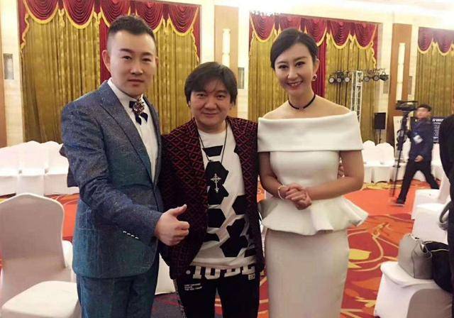 靠一首歌赚了2亿,爆红后却选择退出娱乐圈,现开660万劳斯莱斯_杨臣刚