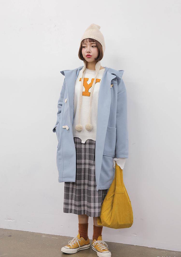 不爱那些特别时尚的打扮,反而就喜欢可爱甜美的衣服,做几个搞怪可爱的