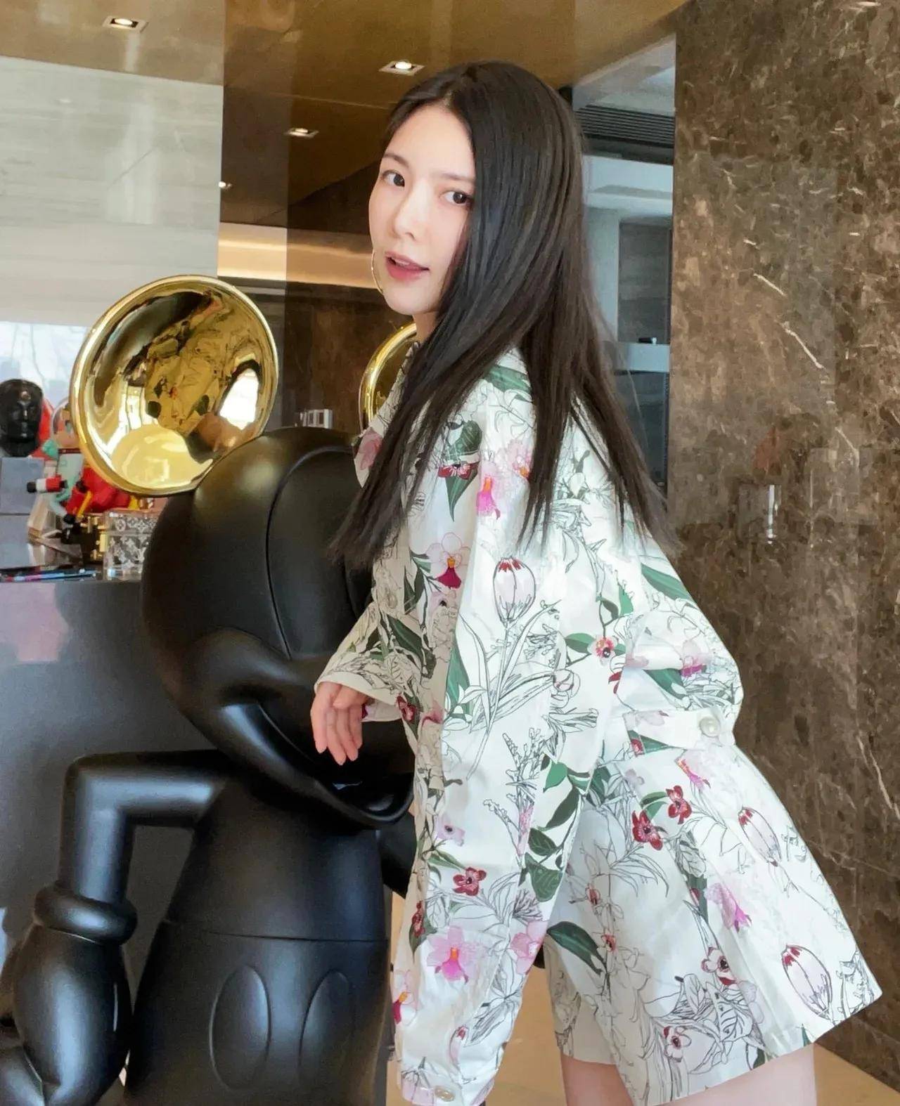 杜淳老婆分享美照,生完孩子一年后,身体恢复到原来的样子_王灿_网友