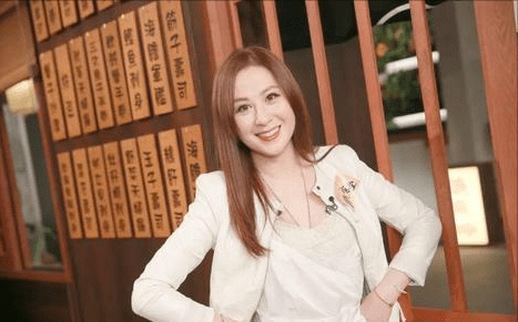 嫌弃男友穷分手,转身嫁富豪的江欣燕,如今过得怎么样?