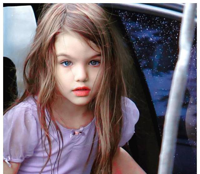 好莱坞"最美星二代"名不虚传,阿汤哥女儿15岁堪比维密超模_凯蒂霍尔姆