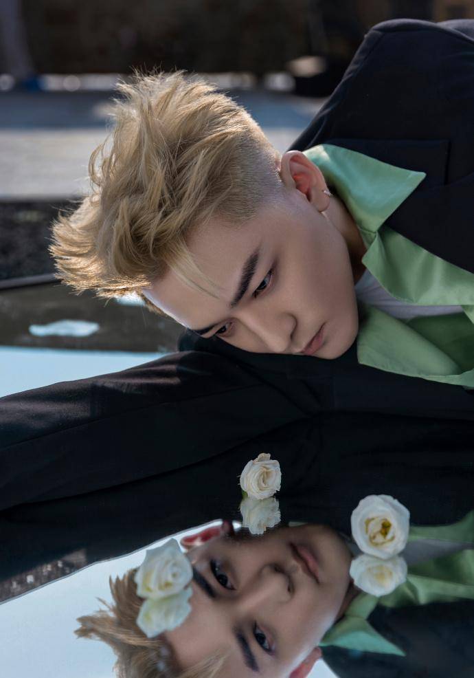 符龙飞济南演唱会后,mic哥仨复出,大片商务新歌巡演都安排上了_约翰