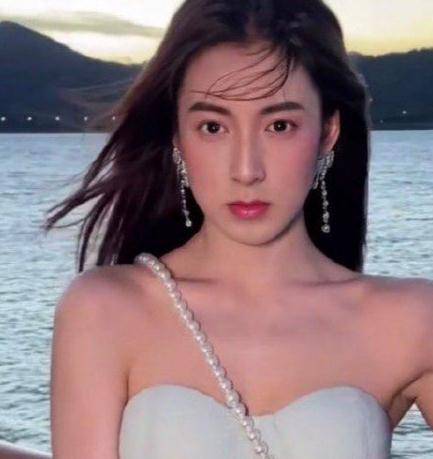 吴尊女装装扮超惊艳. (图/翻摄自微博)返回搜狐,查看更多