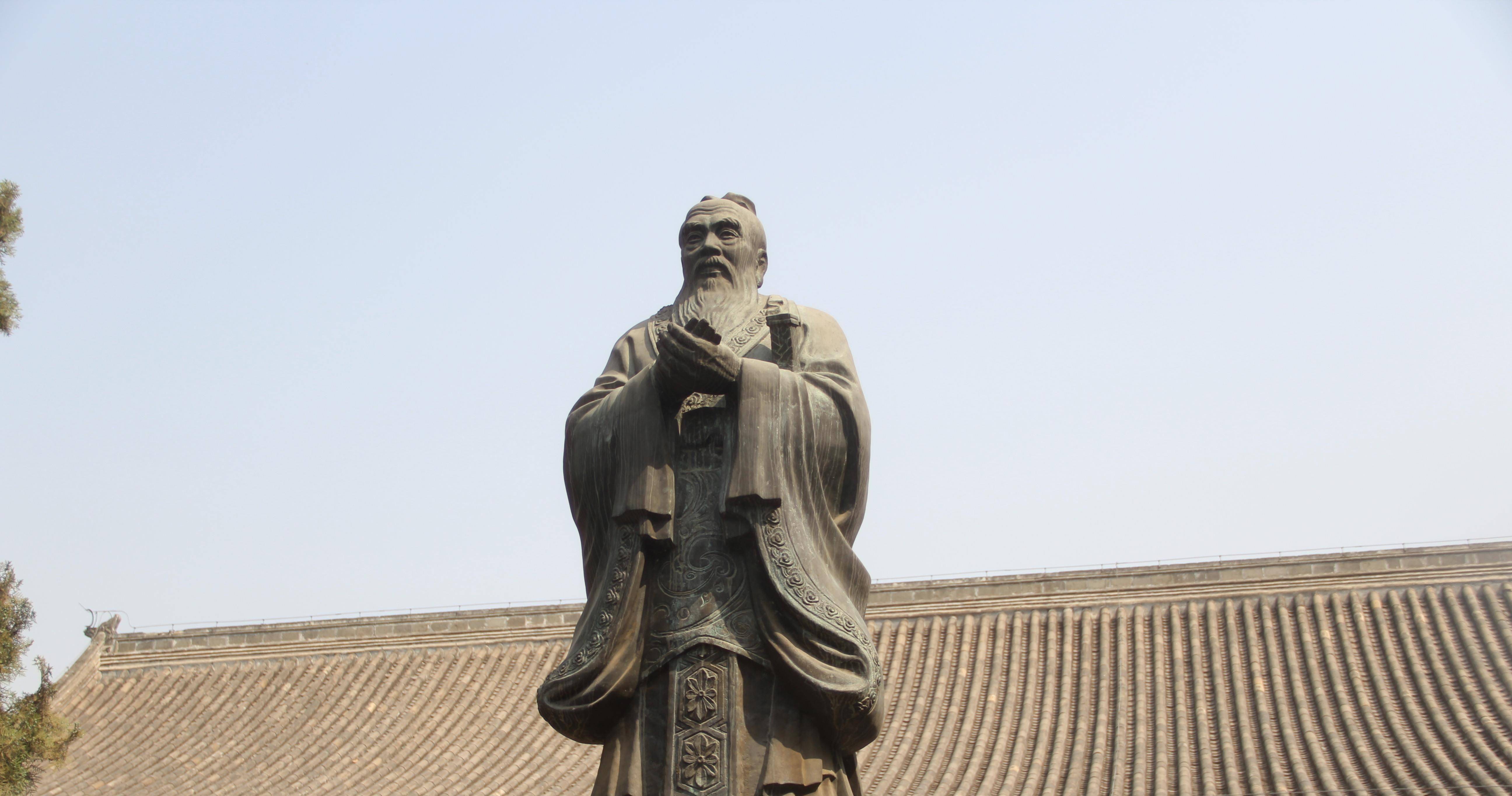 据史书记载,孔子的父亲叔梁纥就是一名身高两米四的驰骋沙场的将领