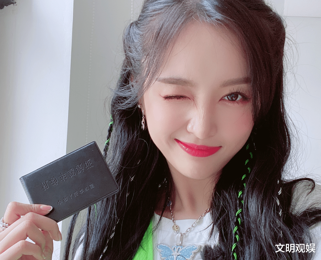 有种"wink女王"叫吴宣仪,当她随着音乐节奏眨眼,令人不敢相信_动作