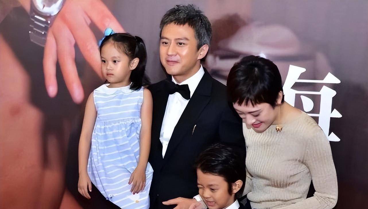 一家四口走红毯,儿子惊艳女儿可爱,老婆太高级_孙俪_黑色_造型