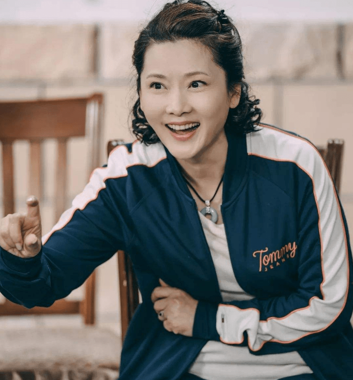 她被拉来临时救场,连导演都不看好,结果却意外成就了经典_何赛飞_杨楠