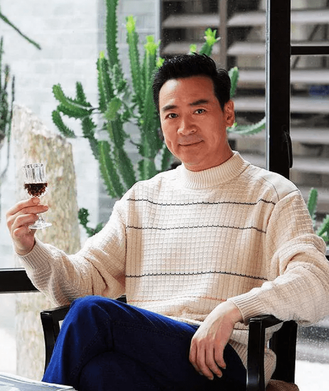 2000年,寇振海受邀和古巨基,苏有朋,林心如,王琳等人合作了琼瑶剧