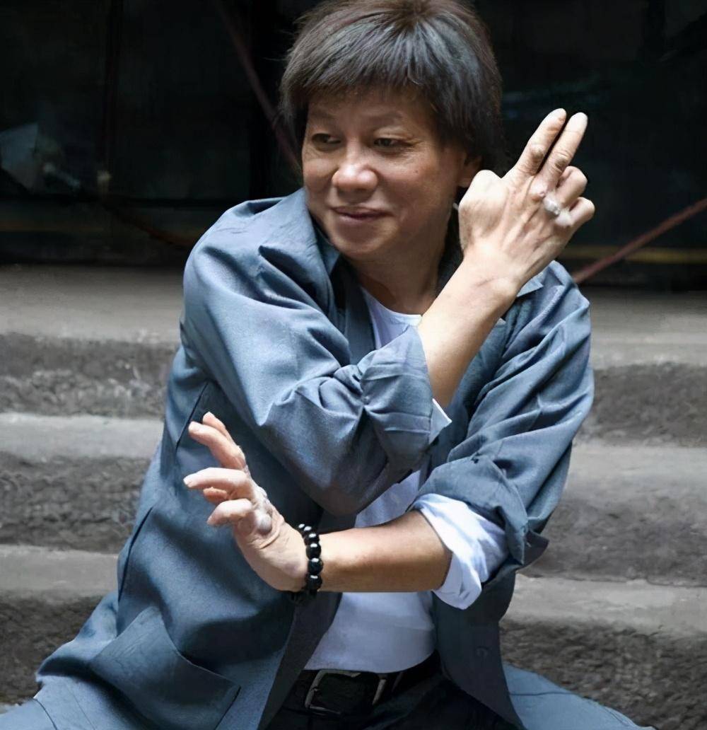 20世纪70年代就在香港演艺圈和李小龙,成龙,狄龙并称为香港演艺圈"四