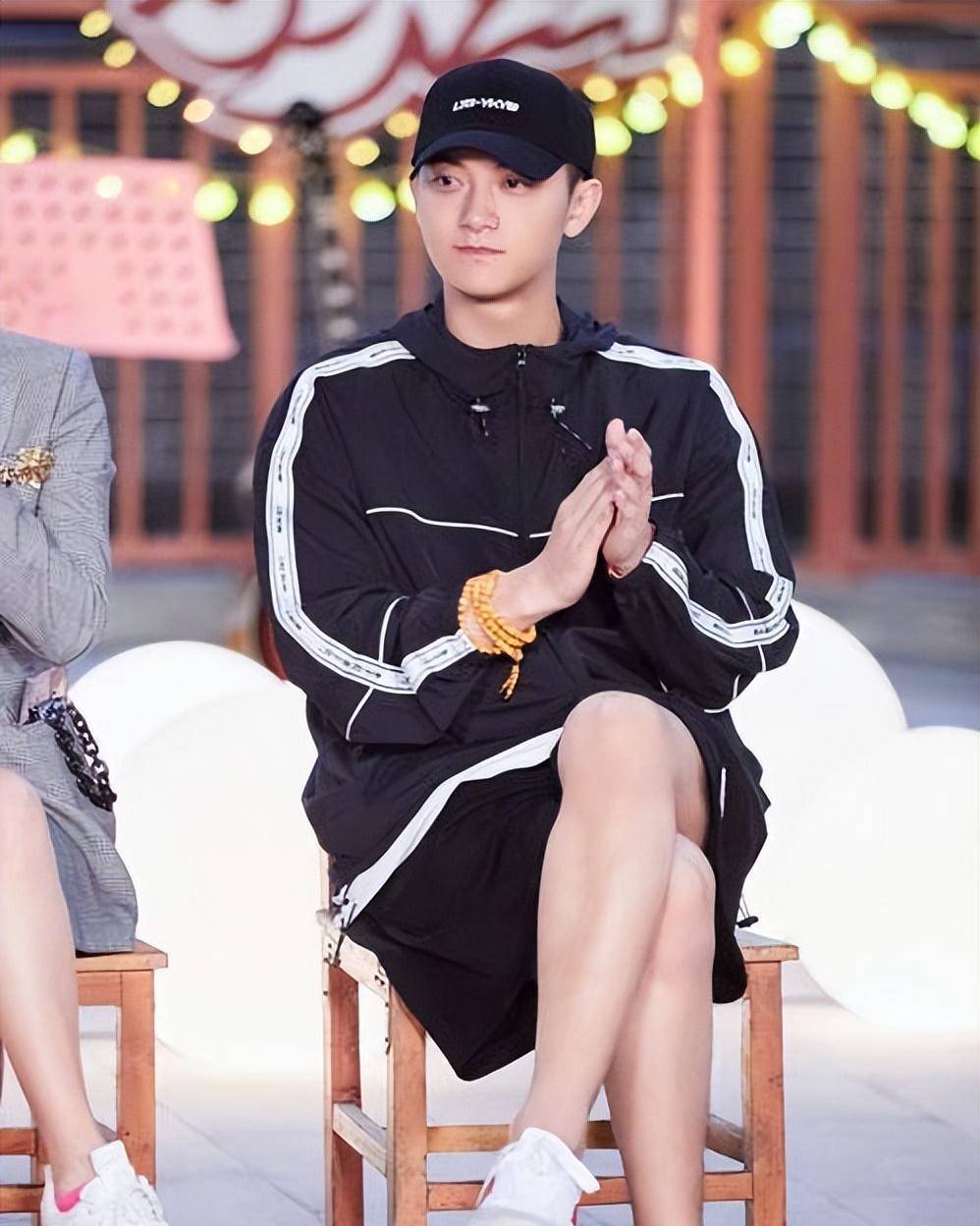 原创易黑体质黄子韬曾因看秀迟到引起争议不敢认与徐艺洋恋情