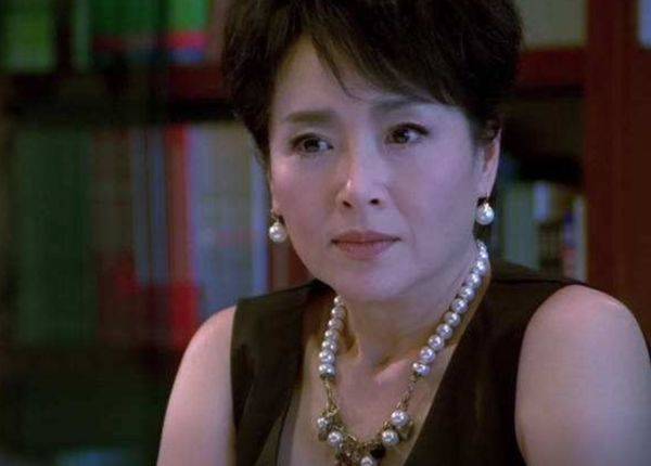 原创刘德华周星驰给他跑龙套昔日荧屏大佬万梓良曾经爱得太悲催