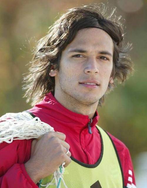 传结婚时百名女生流泪,39岁27场17球_圣克鲁斯_球员_足球