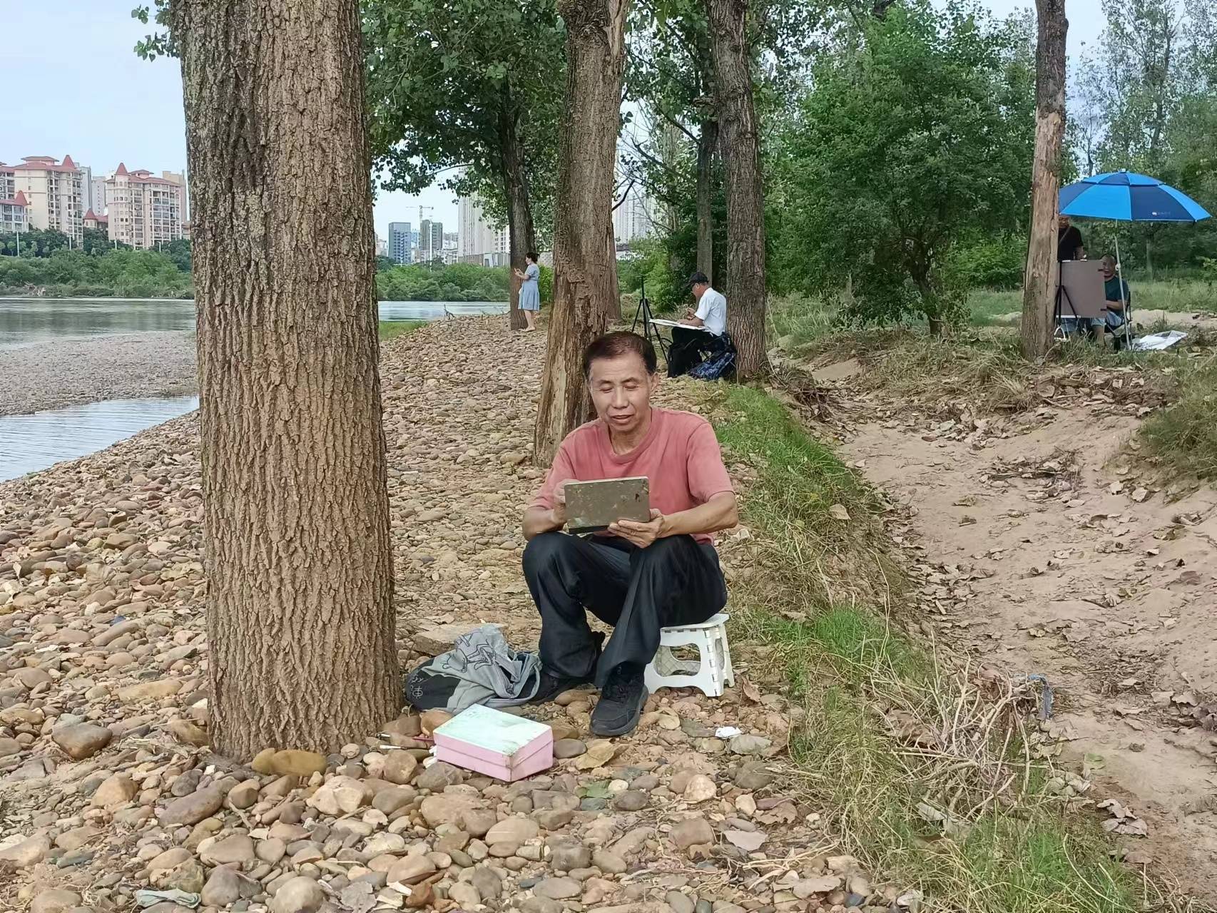 人物聚焦肖冬生小幅油画风景写生