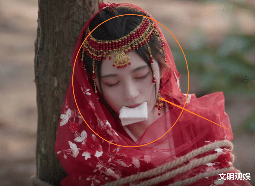 鞠婧祎演被绑架戏份镜头给了她嘴部一个特写粉丝像在吃豆皮