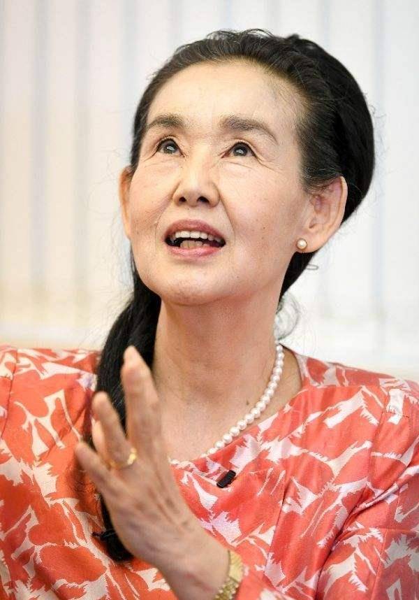 別所光子的姐姐是著名女演員別所千惠子,常與高倉健搭檔.別莊