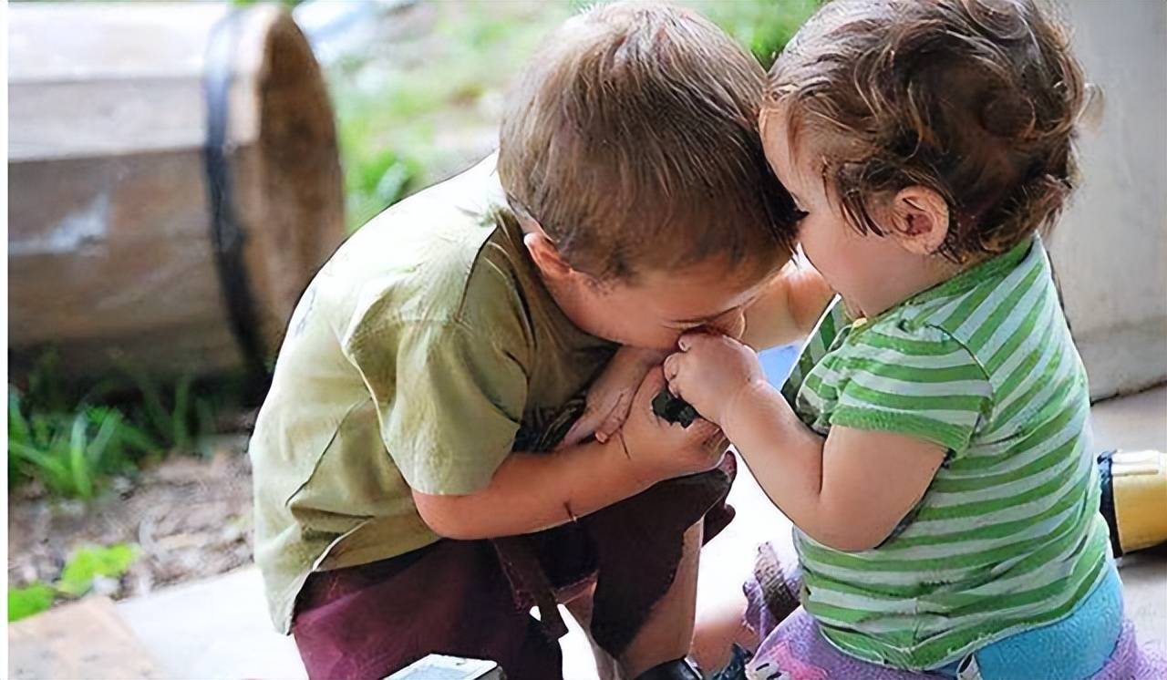 周公解梦大全查询，梦见男孩咬脸，寓意何在？