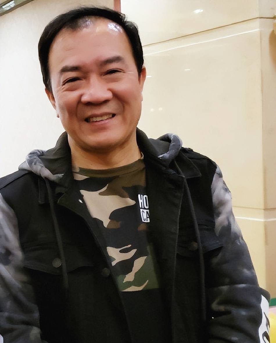 分手18年,再看戴志诚和杨蕾的境遇,差距截然不同又让人清醒_演出_舞台