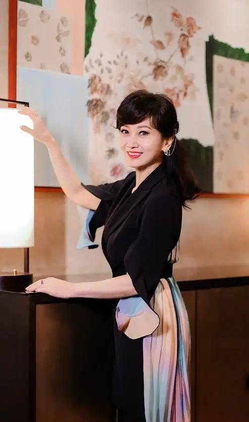 66岁赵雅芝被夸容颜不老?