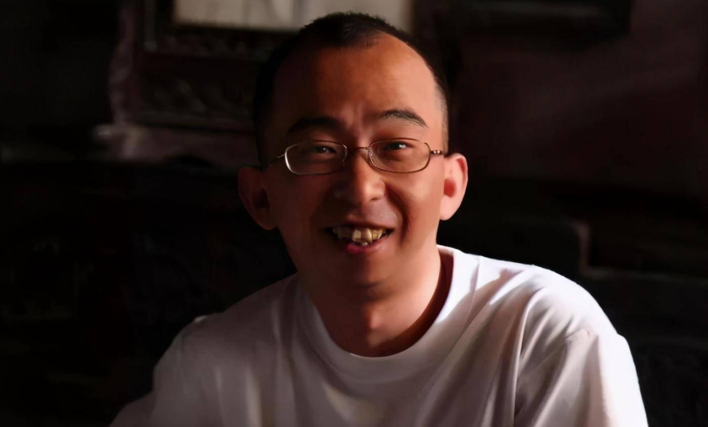 "丑星"巨兴茂,用24年逆袭百亿导演,娶娇妻开豪车成人生赢家_表演_支持