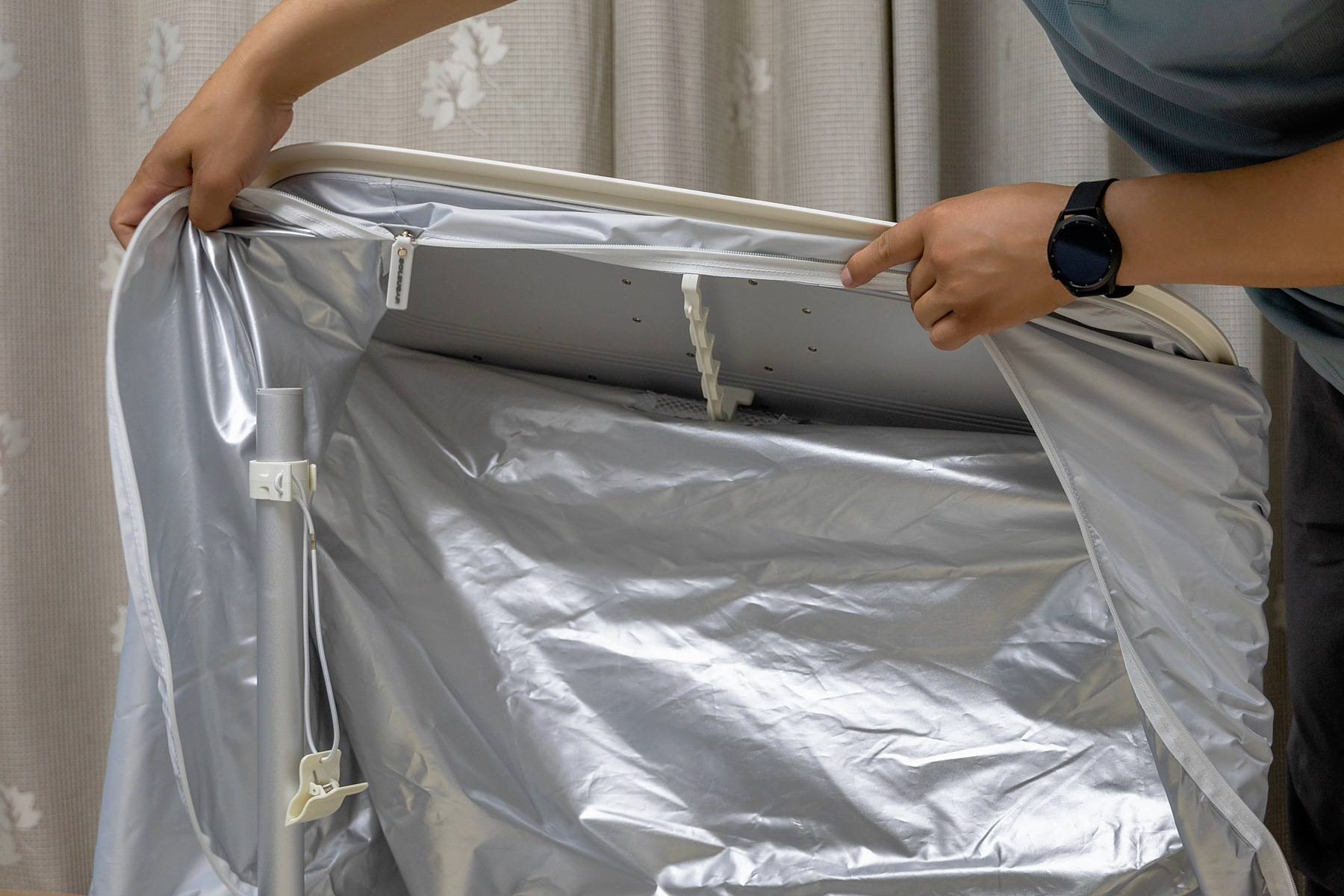 舒乐氏“全自动挂烫机”:能除皱,会烘干,家中衣物轻松护理