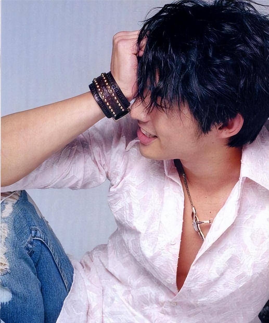 44岁吴建豪凭身材走红,拒绝做百亿豪门女婿,靠自己努力活成豪门_外界