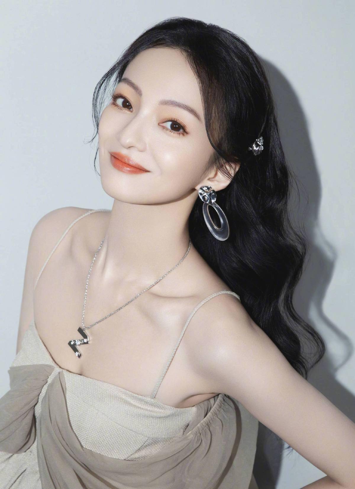 张韶涵首次提及,与妈妈决裂的原因,没想到她会有这么悲惨的经历_母亲_