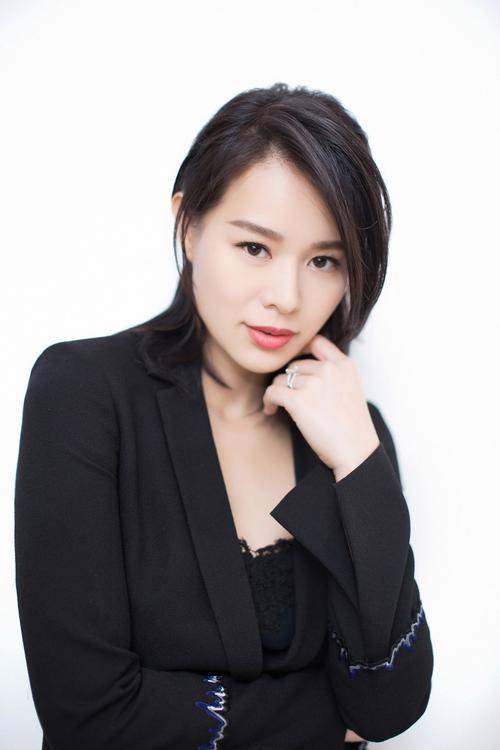 原创有缘胡杏儿演员2夺冠感谢吴镇宇9年前拿视后他为她颁奖两人还曾演