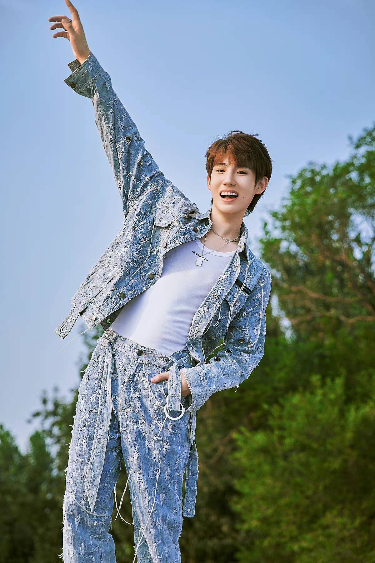 杜天宇新歌《回见》全网上线,温暖vocal伴你热夏_未来的_过往_歌词