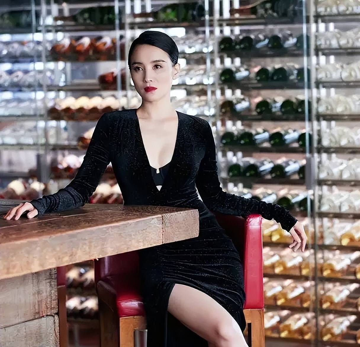 41岁性感优雅神秘的她堪称人间尤物 却为何至今无人敢娶_宋佳_曾黎