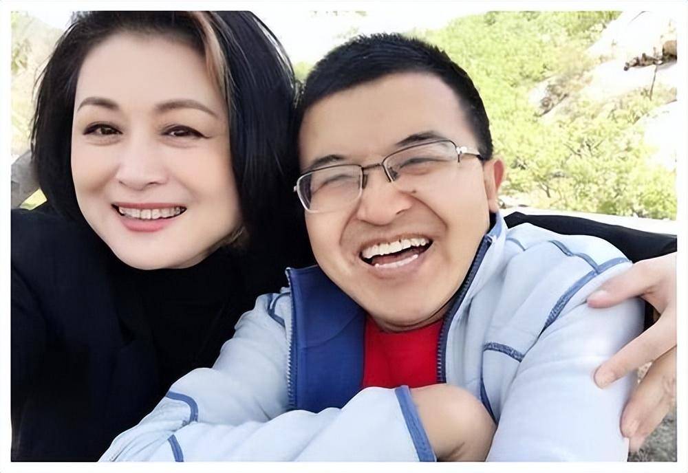 谢大脚于月仙:曾骂丈夫"无能",离世一年后丈夫依然守护她家人_赵本山