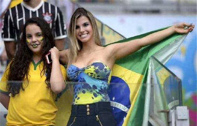巴西人有多开放？美女不穿内衣男人爱穿裙子，网友直呼受不了！