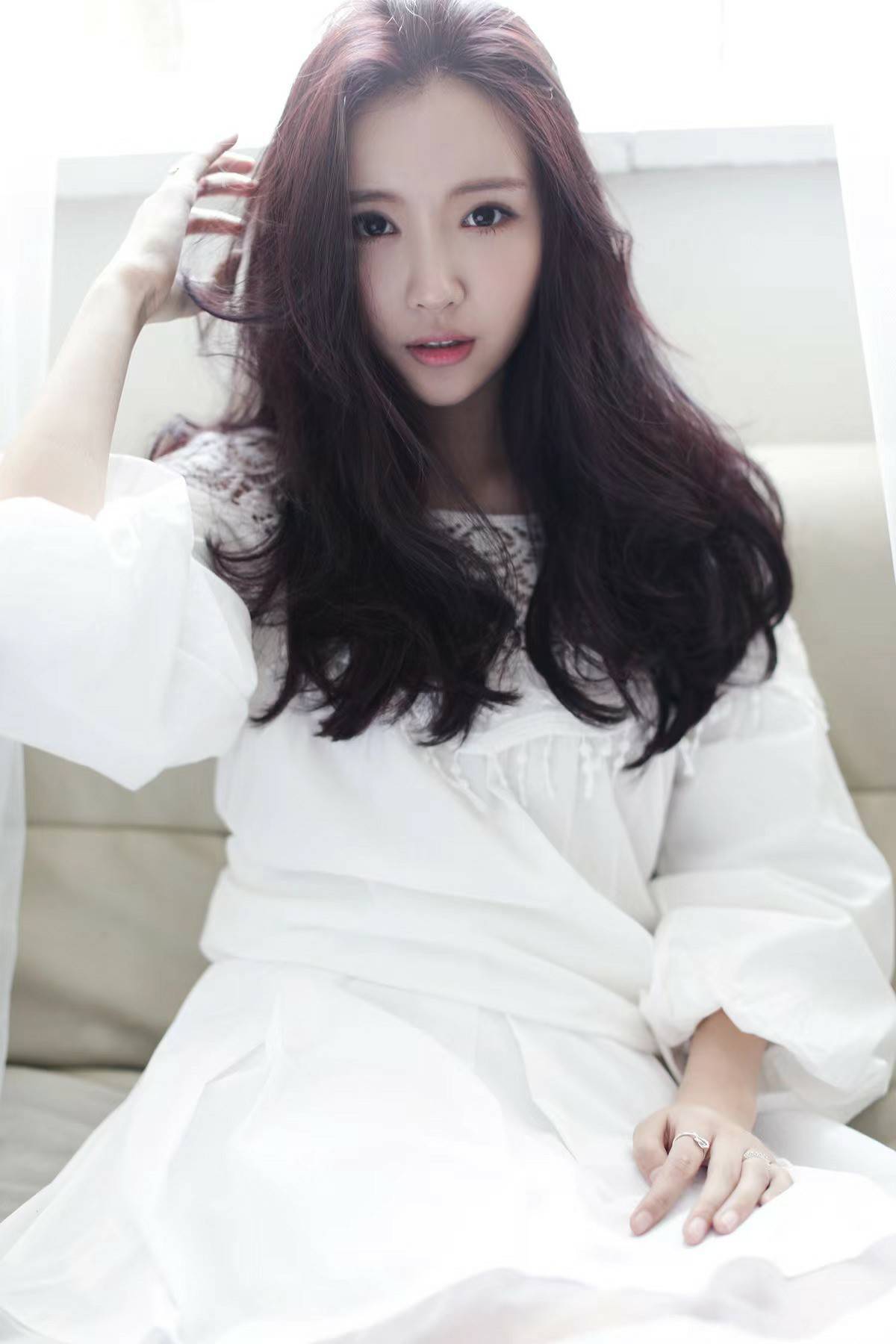 歌手刘美麟新作吟破茧而出